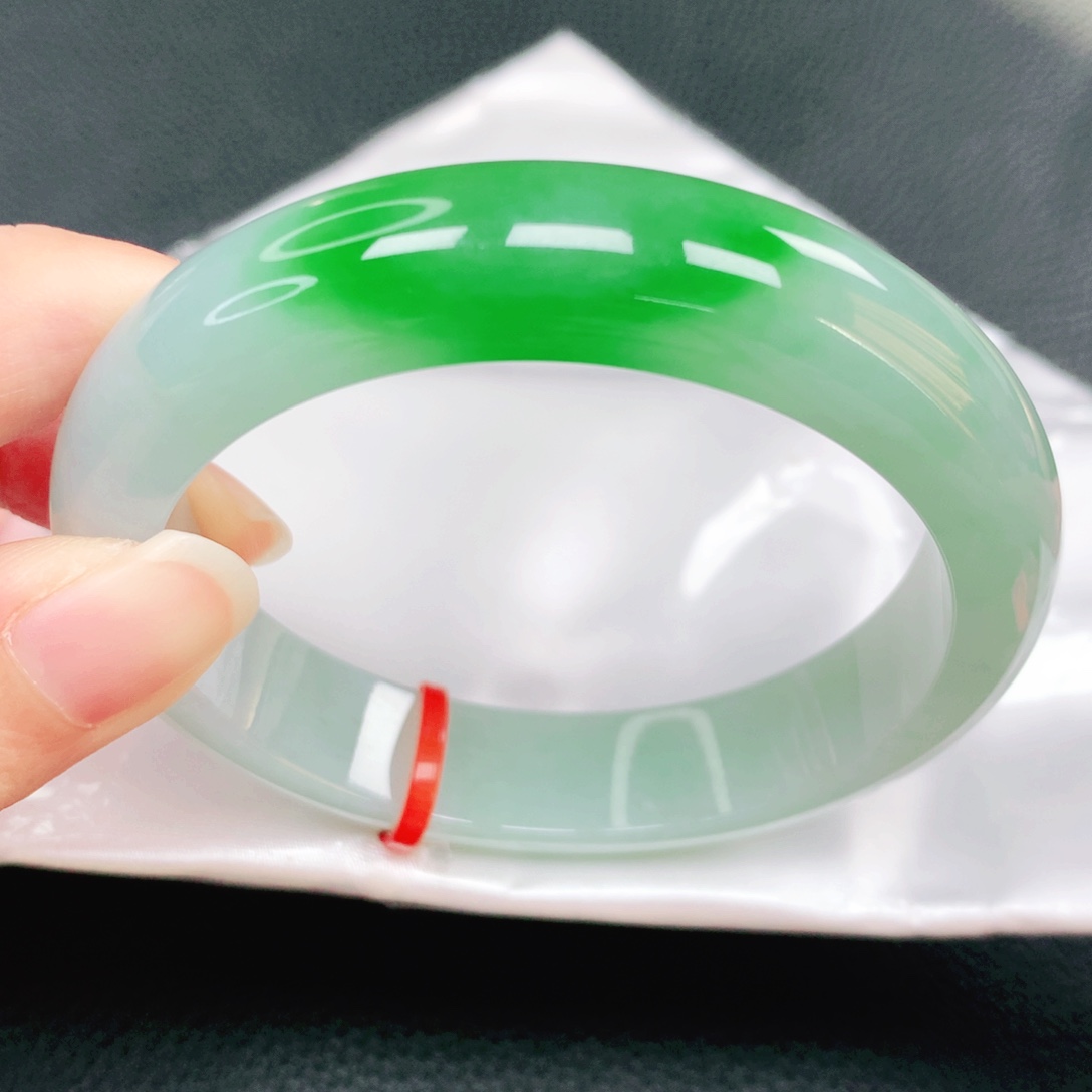 翡翠未镶嵌手镯57圈