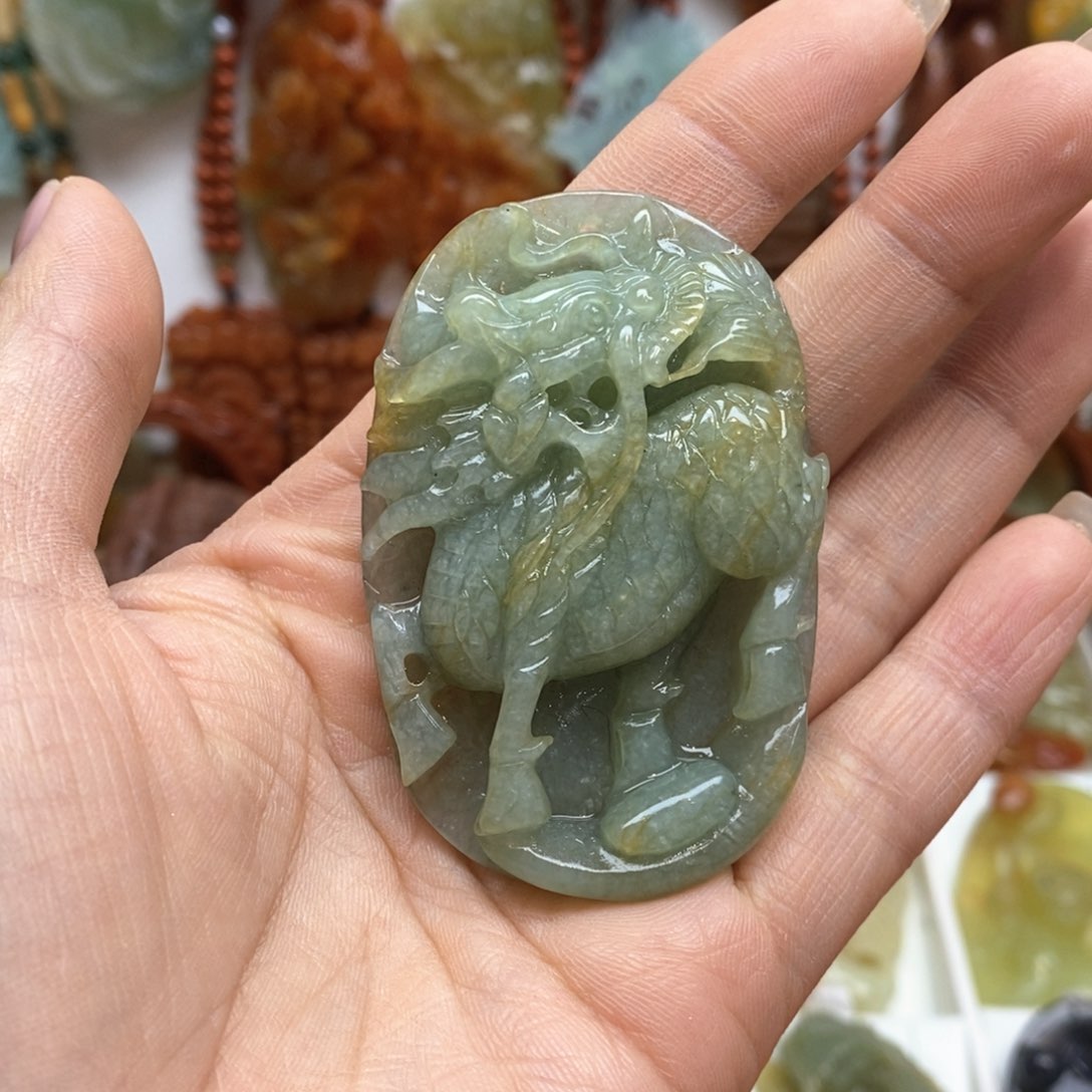 蛇纹石玉颈饰未镶嵌