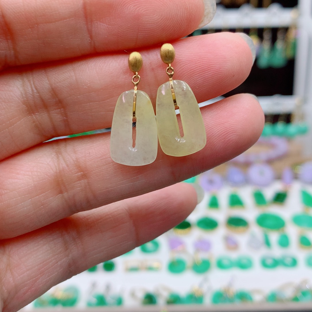 翡翠18K金镶嵌耳饰的