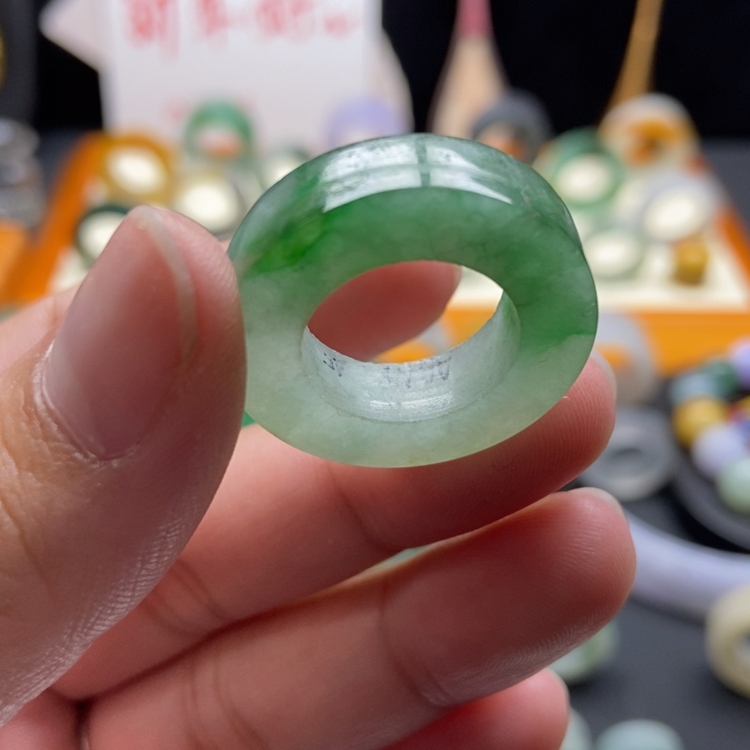 定制翡翠翡翠未镶嵌双*彬