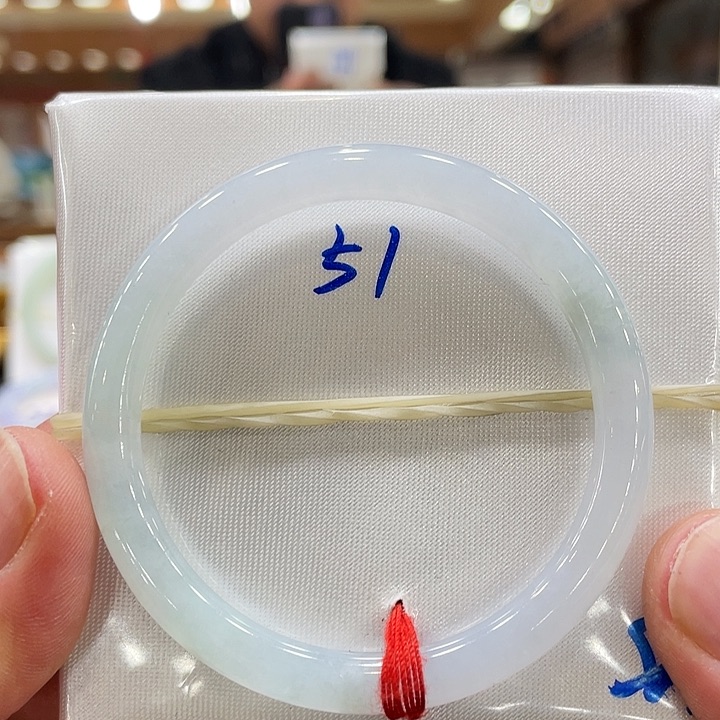 翡翠手镯未镶嵌翡翠