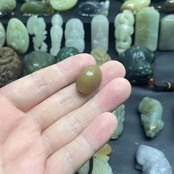 和田玉（糖玉）未镶嵌颈饰