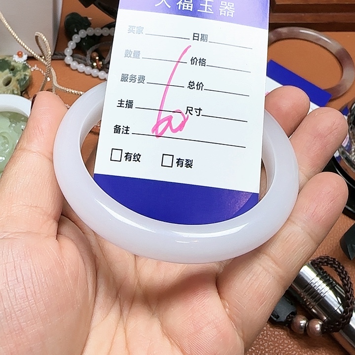 石英质玉手镯未镶嵌阿*?