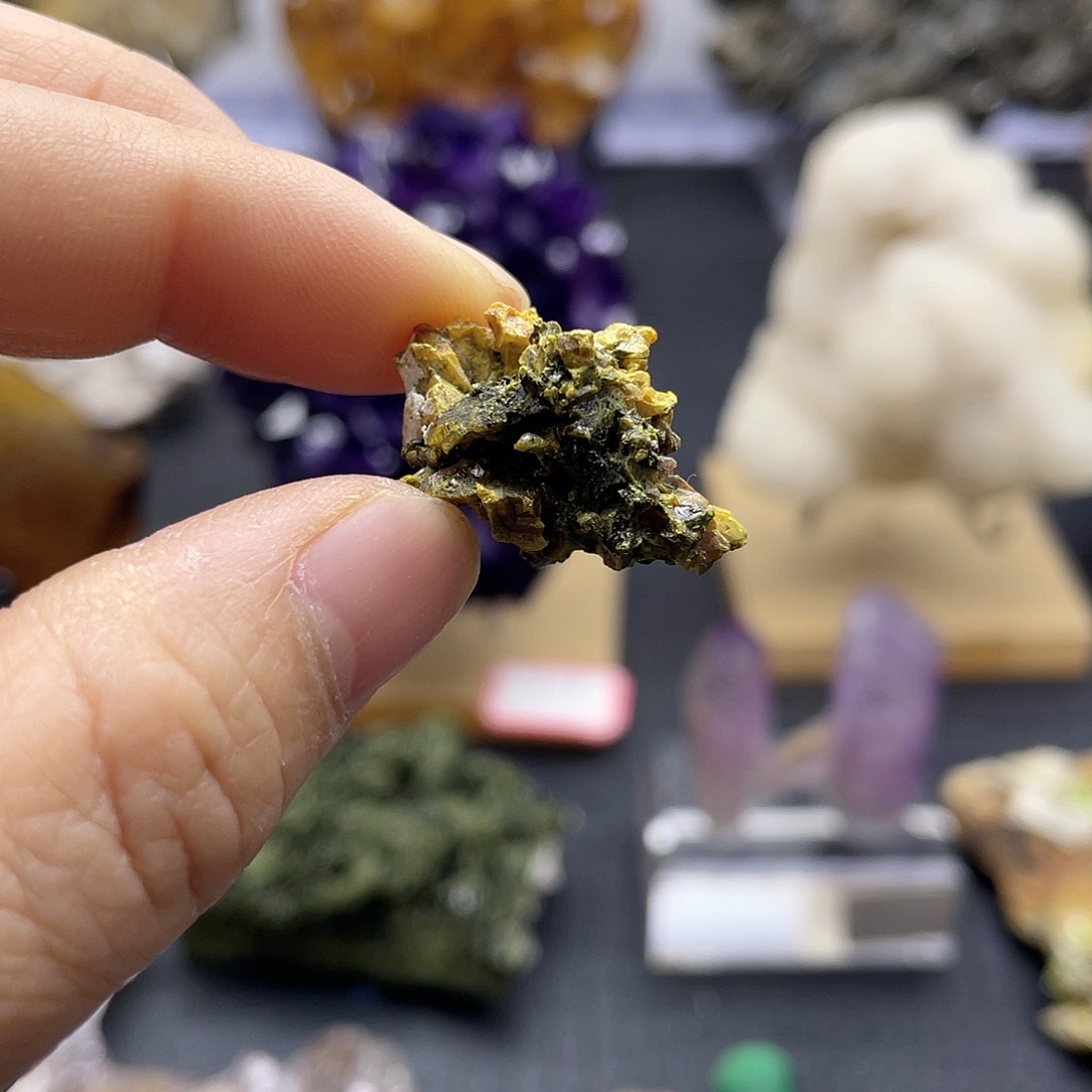 3坦桑石（处理）雌黄