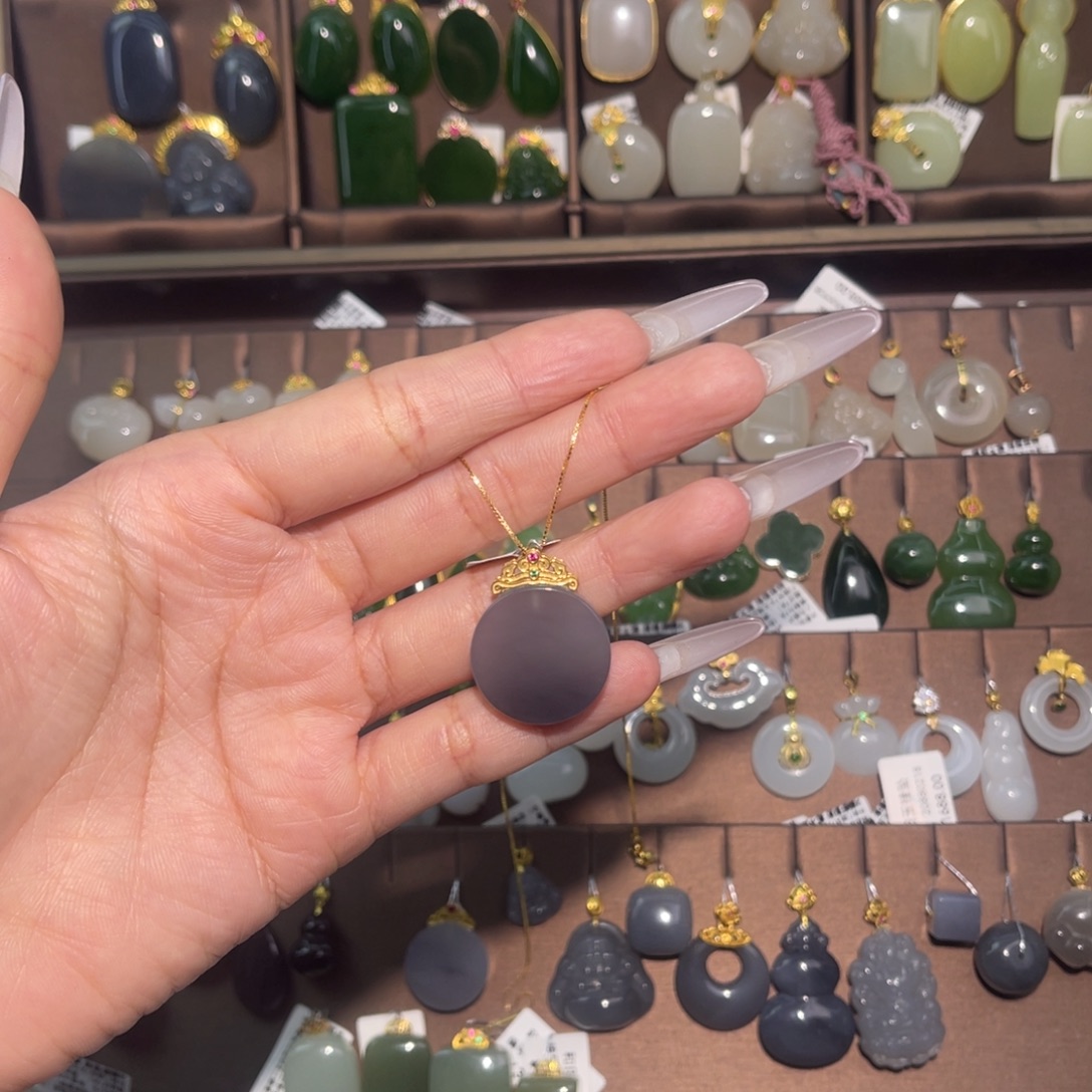 和田玉18K金镶嵌吊坠(赠链)