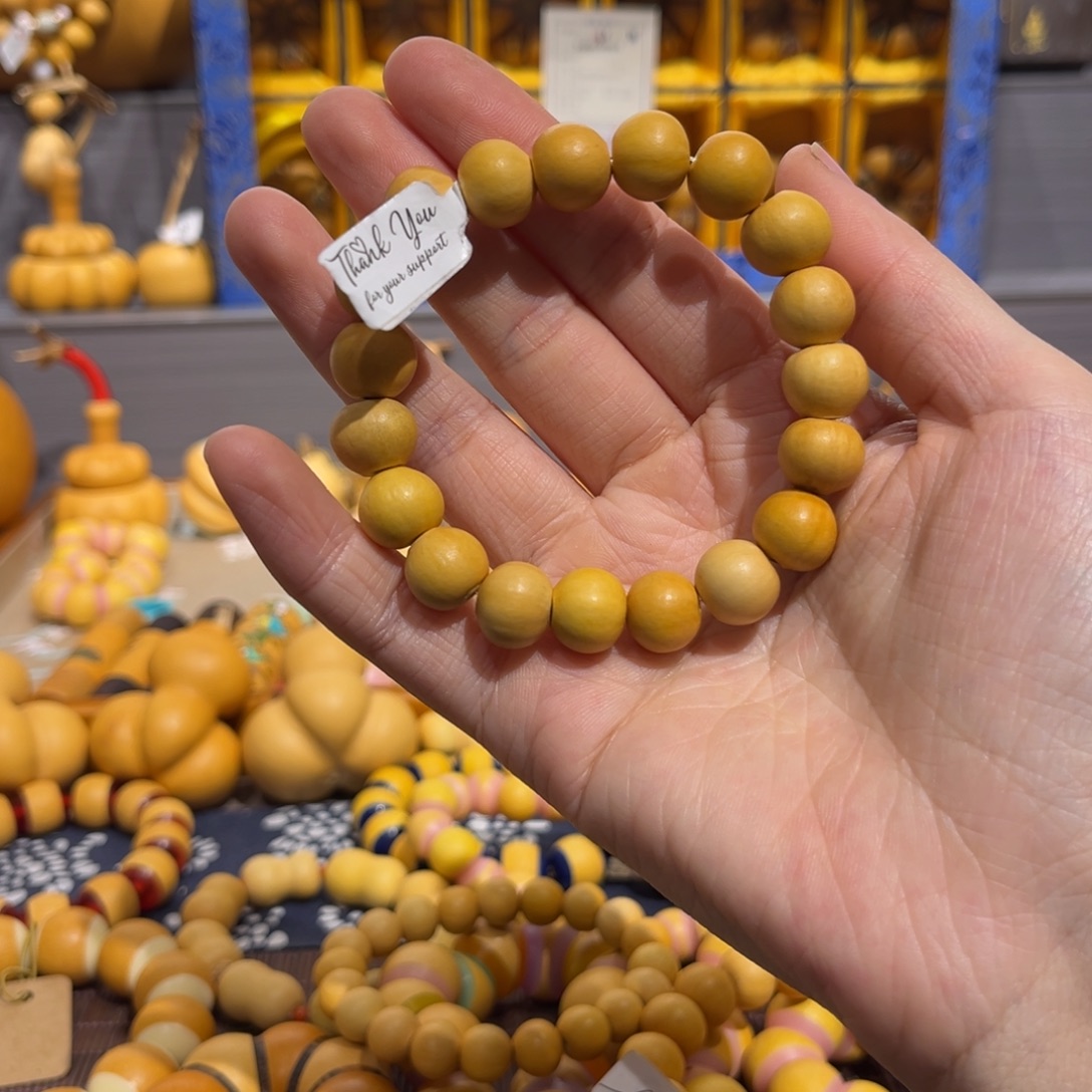 豆***瓜雨滴手串。         