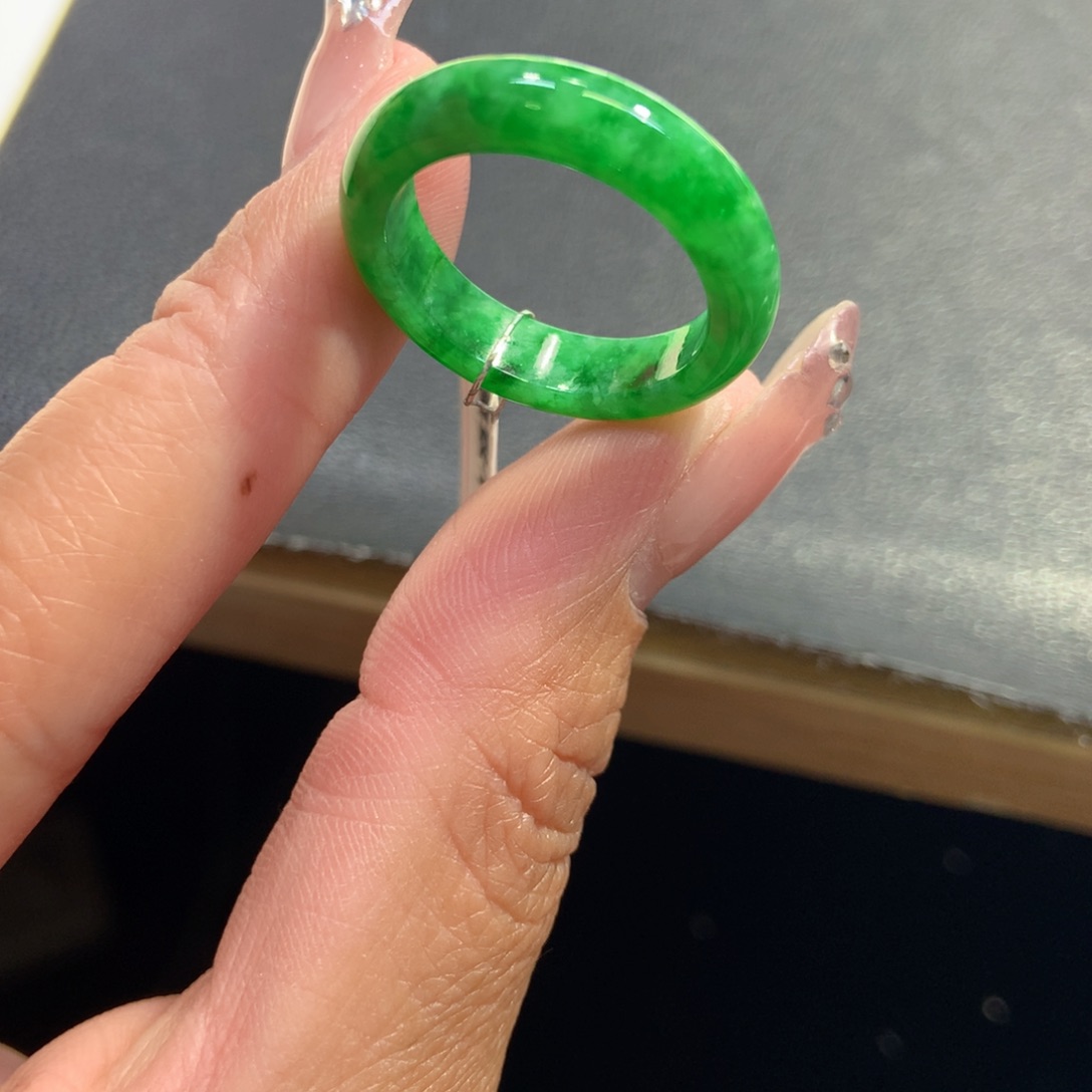 翡翠戒指未镶嵌翡翠