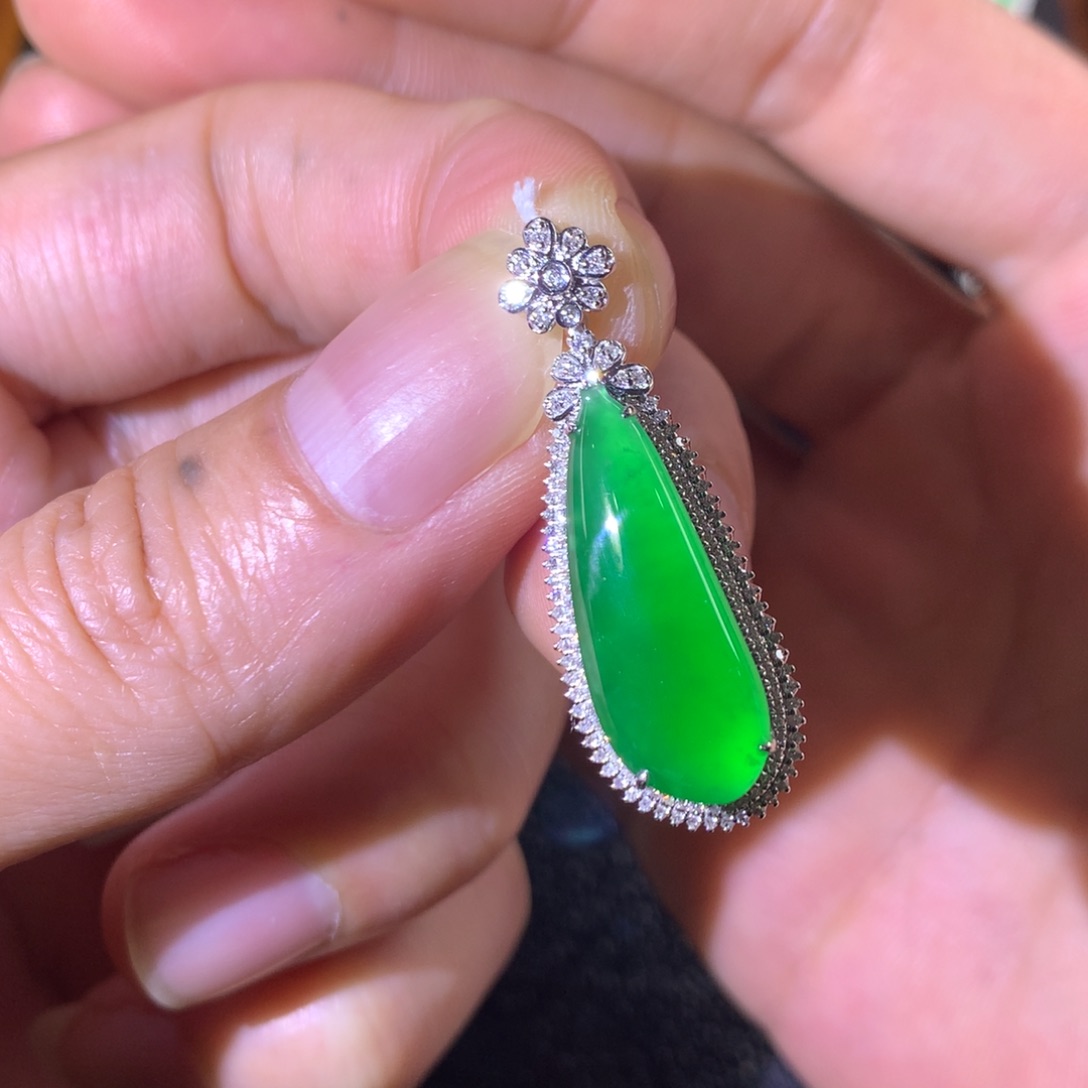 翡翠18K金镶嵌颈饰翡翠