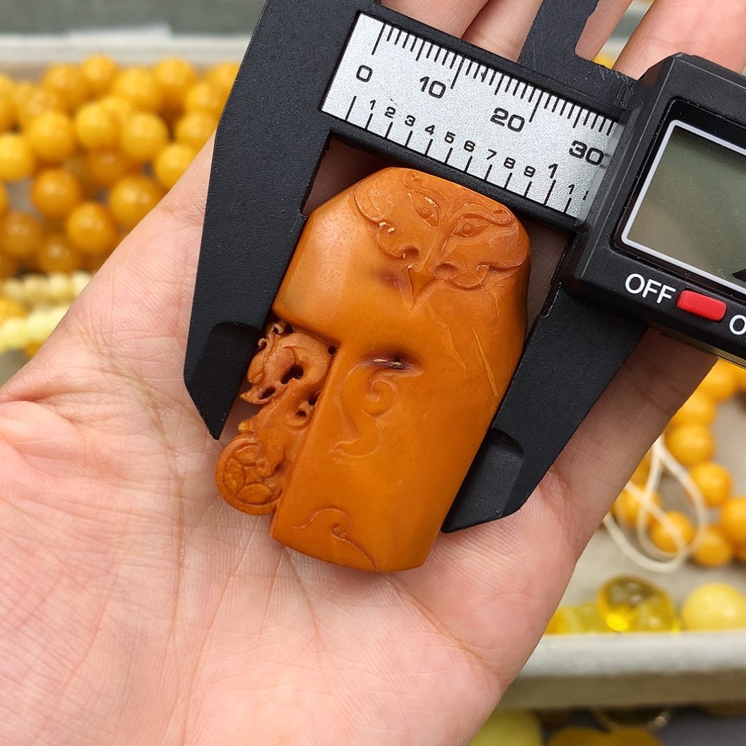 未镶嵌琥珀珠宝奇石