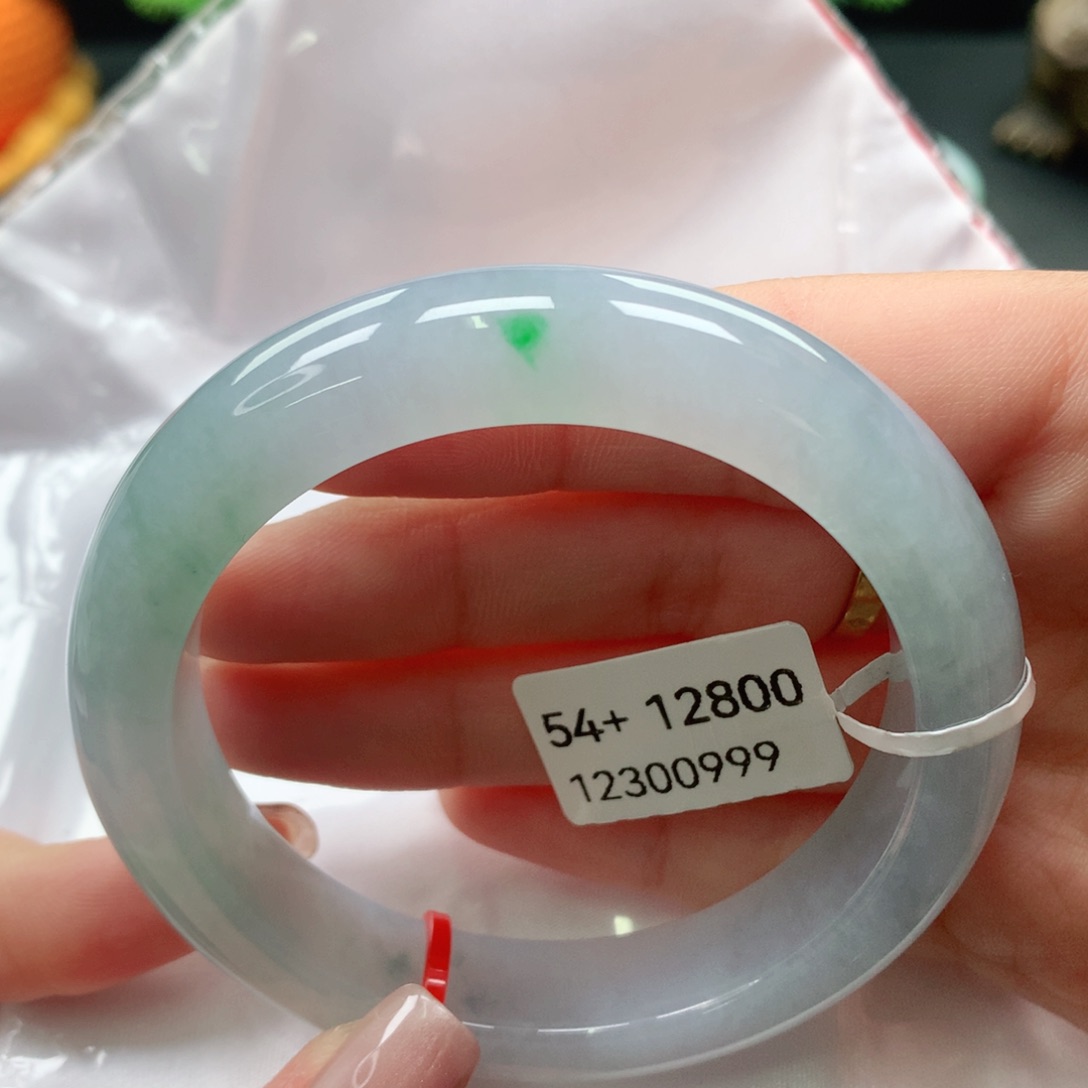 翡翠手镯未镶嵌我**班54 55分单2