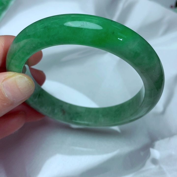 翡翠手镯未镶嵌手镯