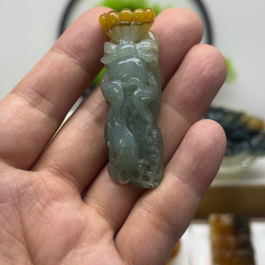 蛇纹石玉颈饰未镶嵌