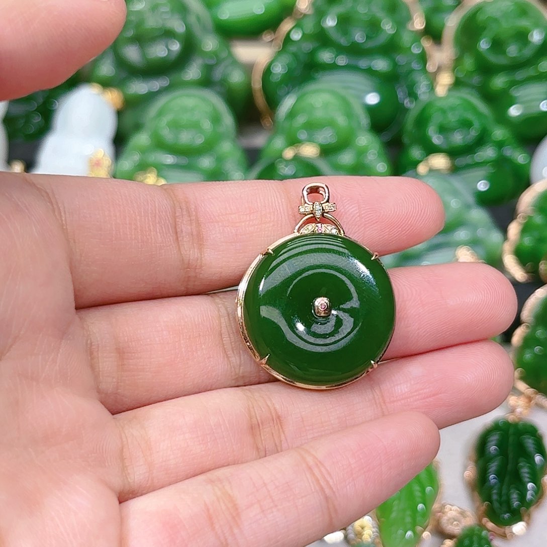 和田玉（碧玉）颈饰18K金镶嵌