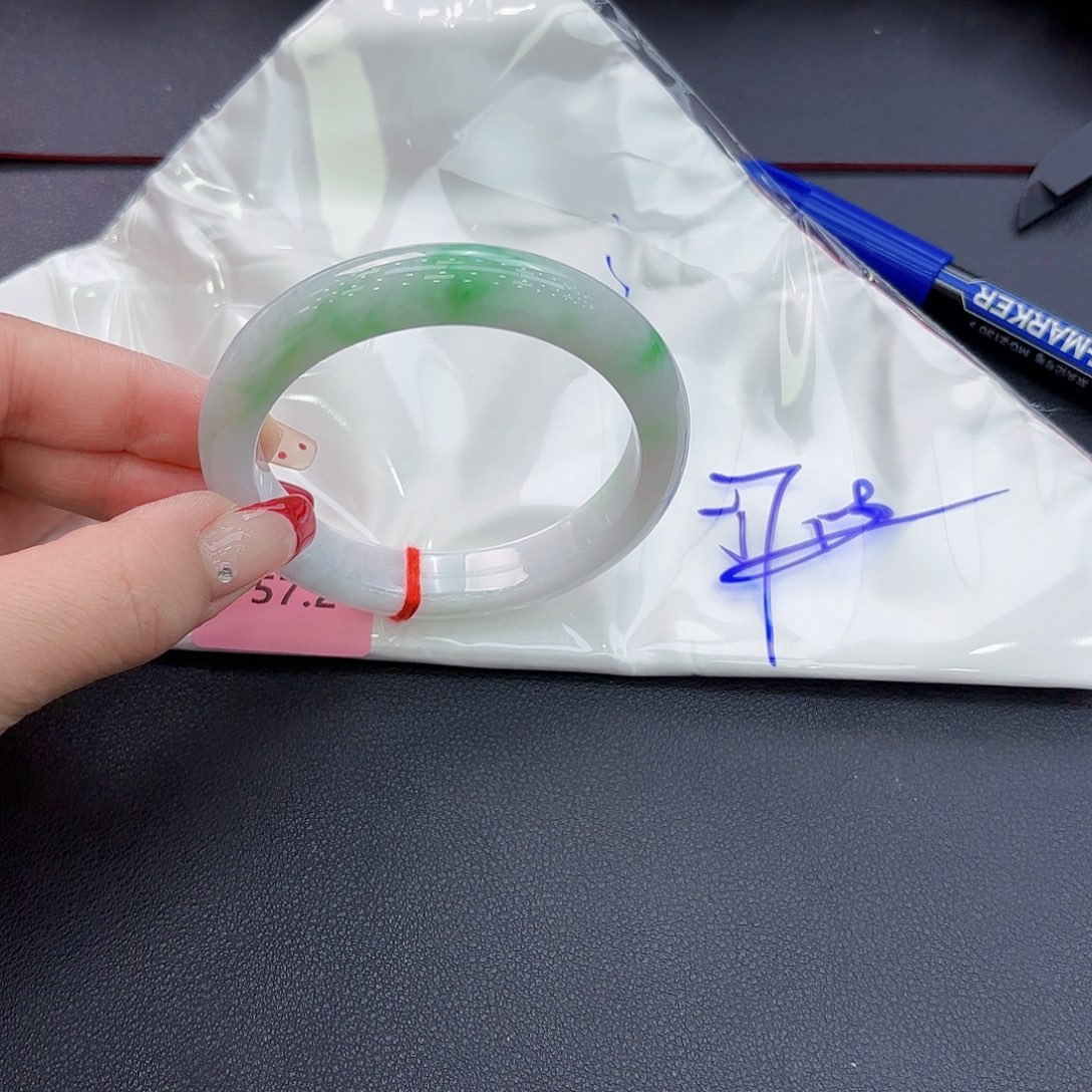 翡翠手镯未镶嵌手镯