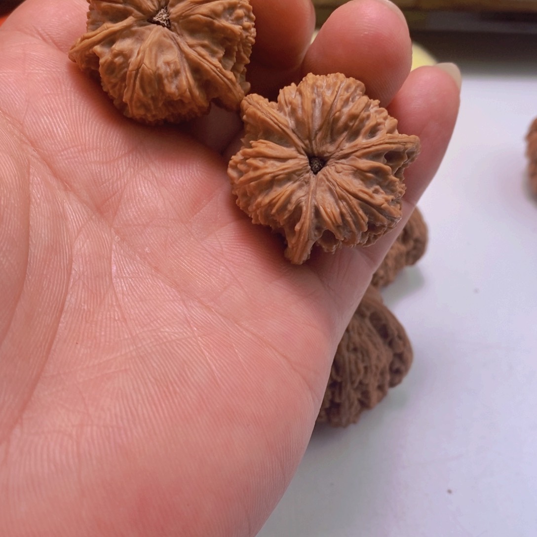 文玩核桃把件碧**生文玩核桃