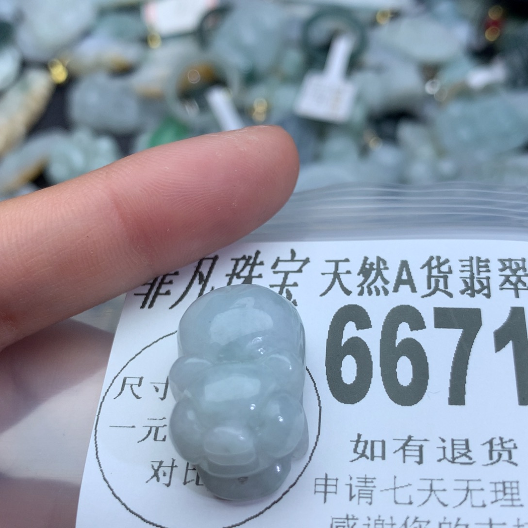 翡翠颈饰未镶嵌6671。