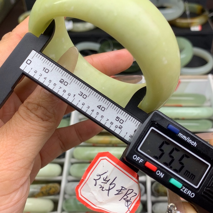 蛇纹石玉未镶嵌手镯891