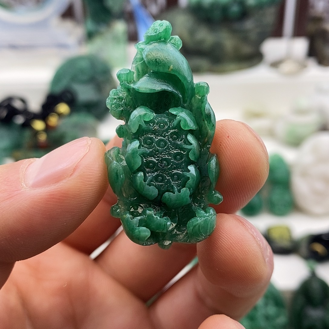 独山玉未镶嵌颈饰