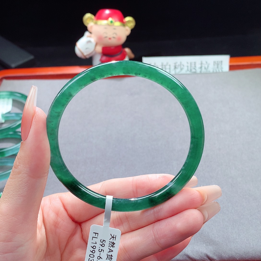 翡翠手镯未镶嵌天然