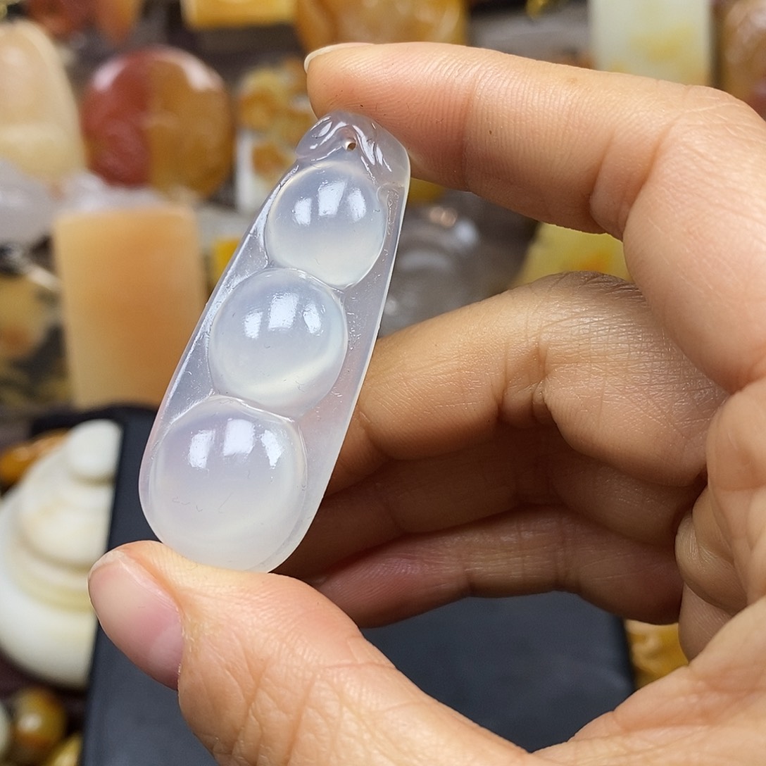 石英质玉（黄龙玉）颈饰未镶嵌