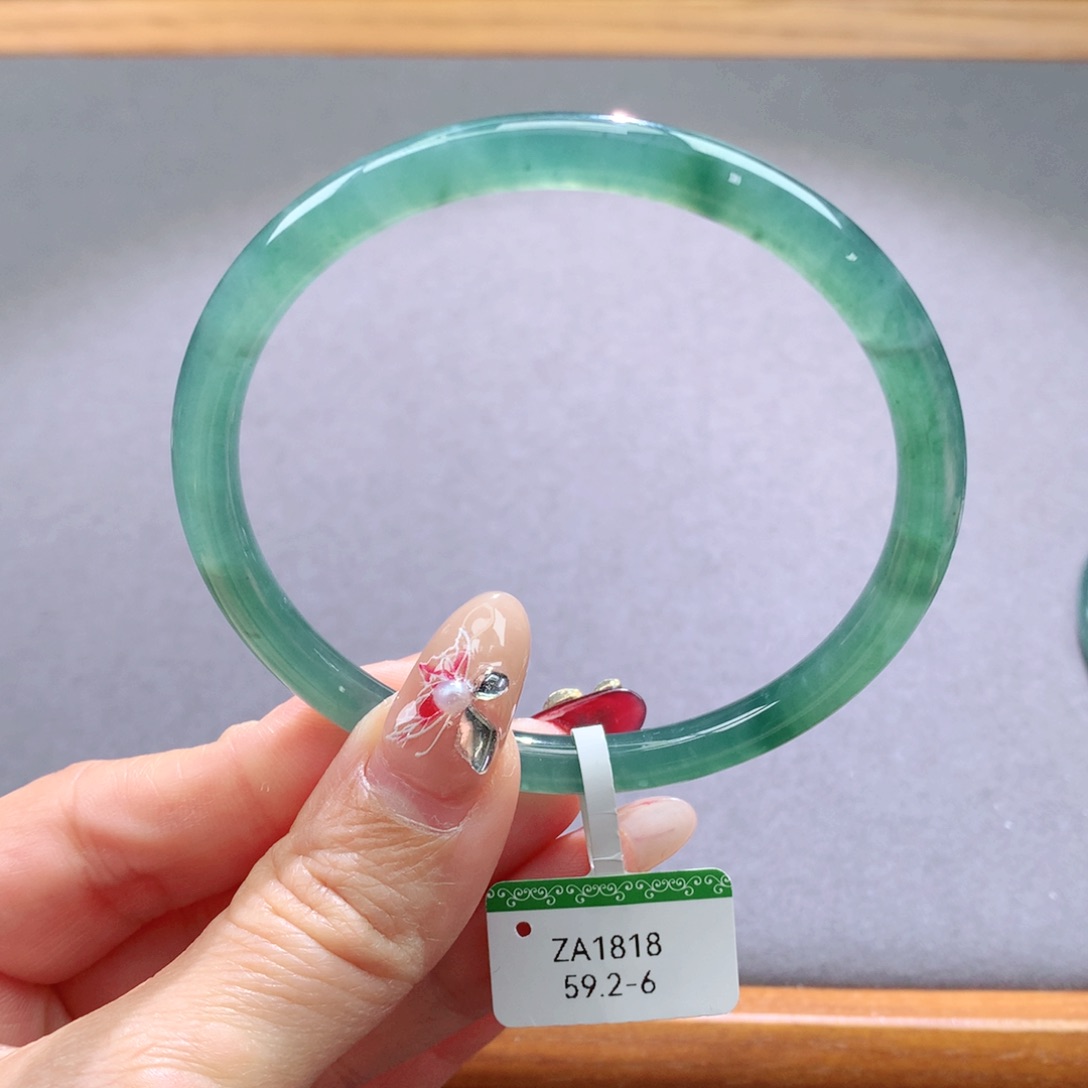 翡翠手镯未镶嵌天然翡翠手镯叮当镯