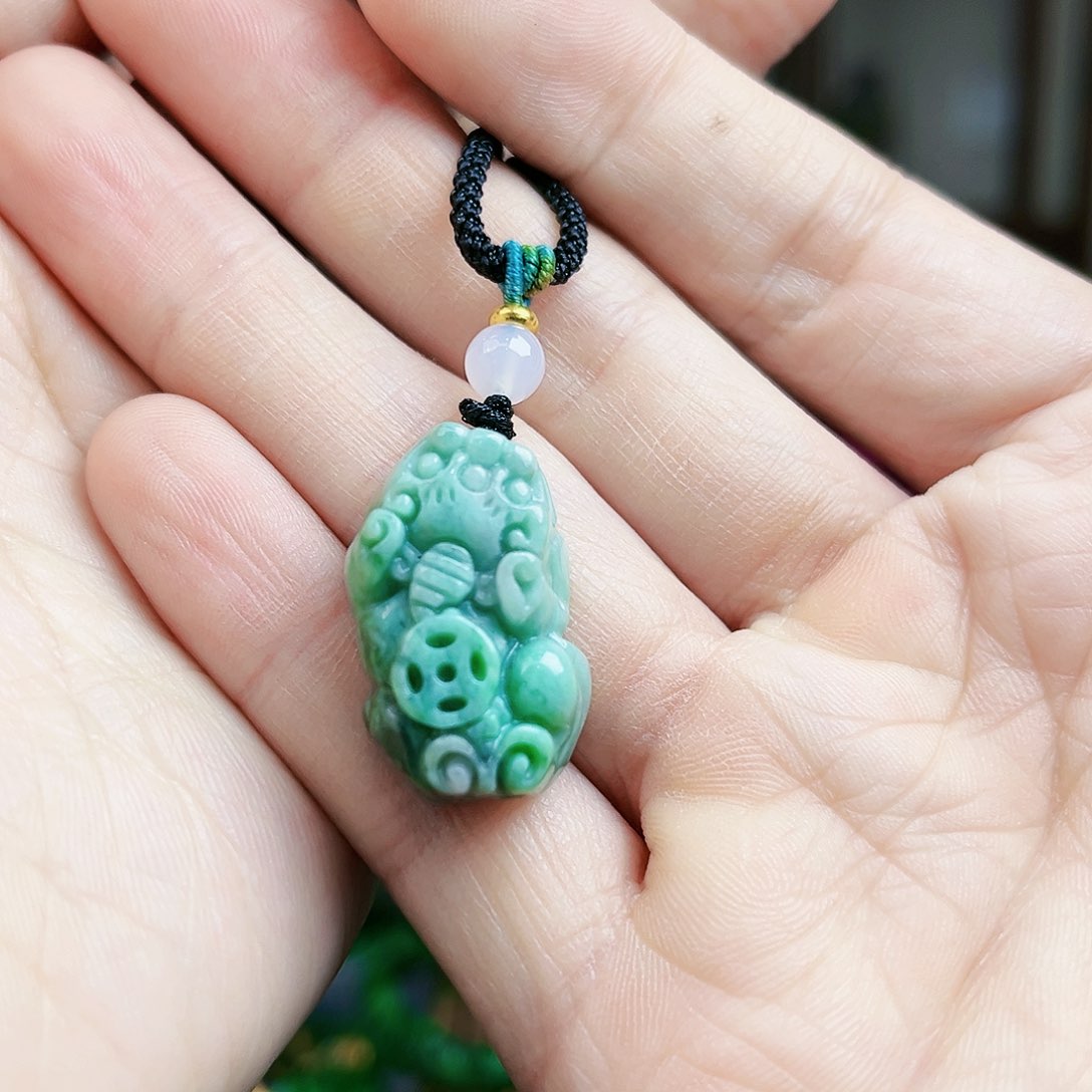 翡翠颈饰未镶嵌吊坠