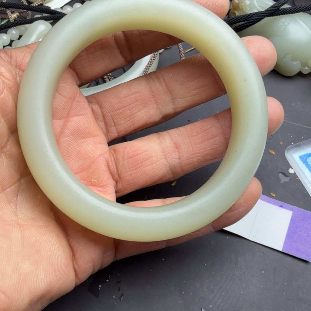 和田玉手镯未镶嵌