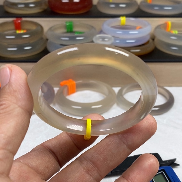 玛瑙/玉髓手镯未镶嵌