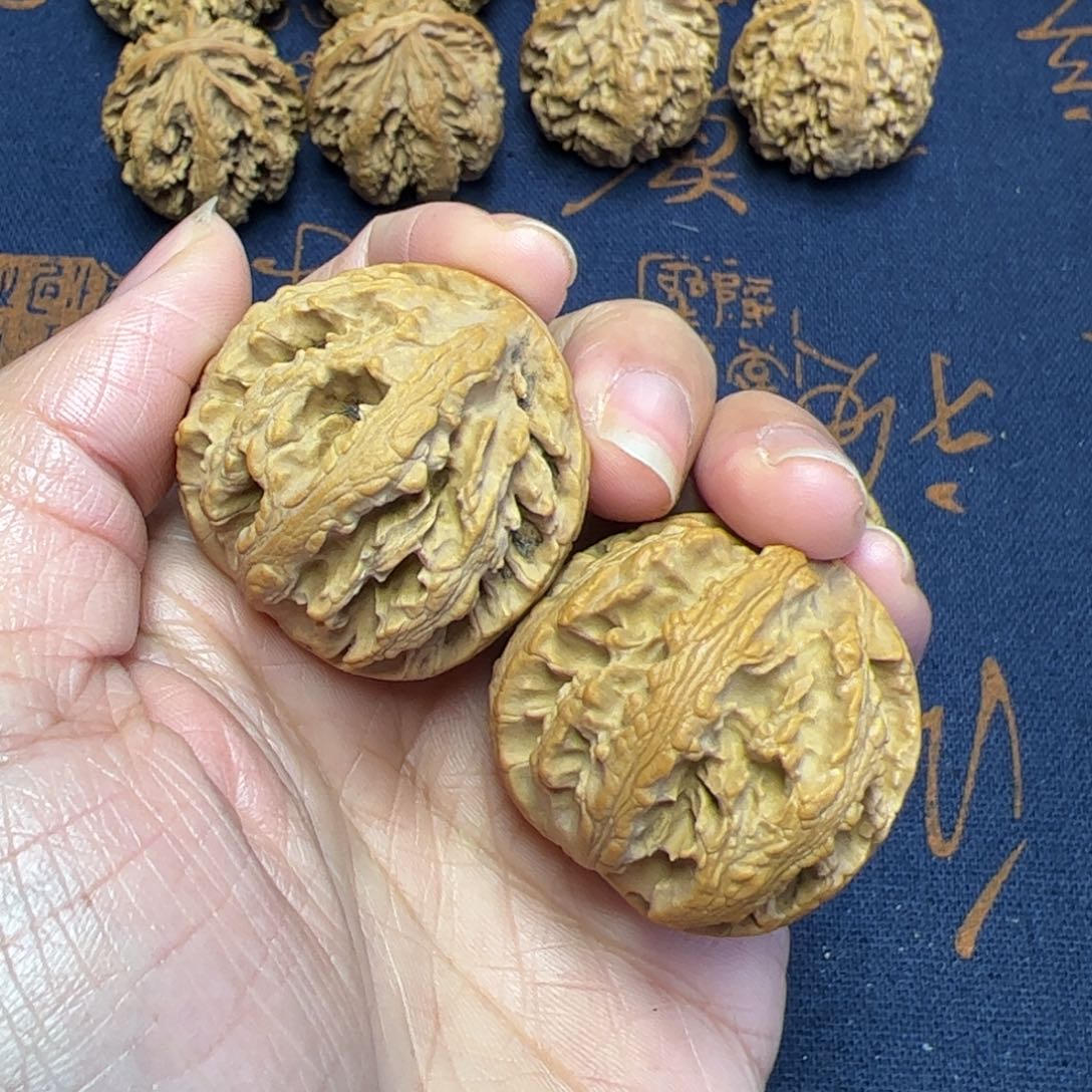 文玩核桃把件秦岭野生植物核桃