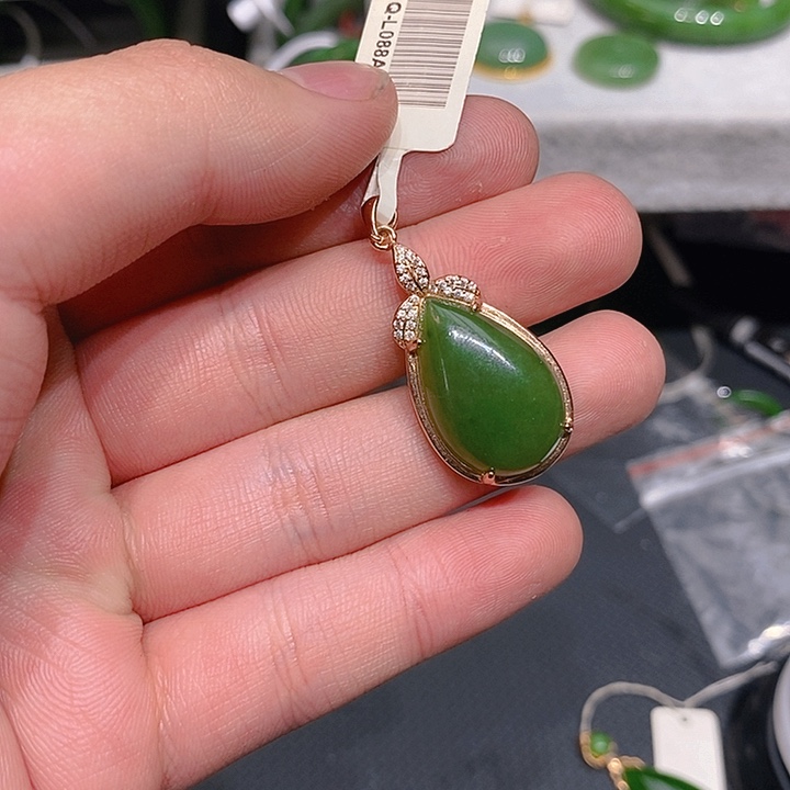 和田玉（碧玉）未镶嵌颈饰