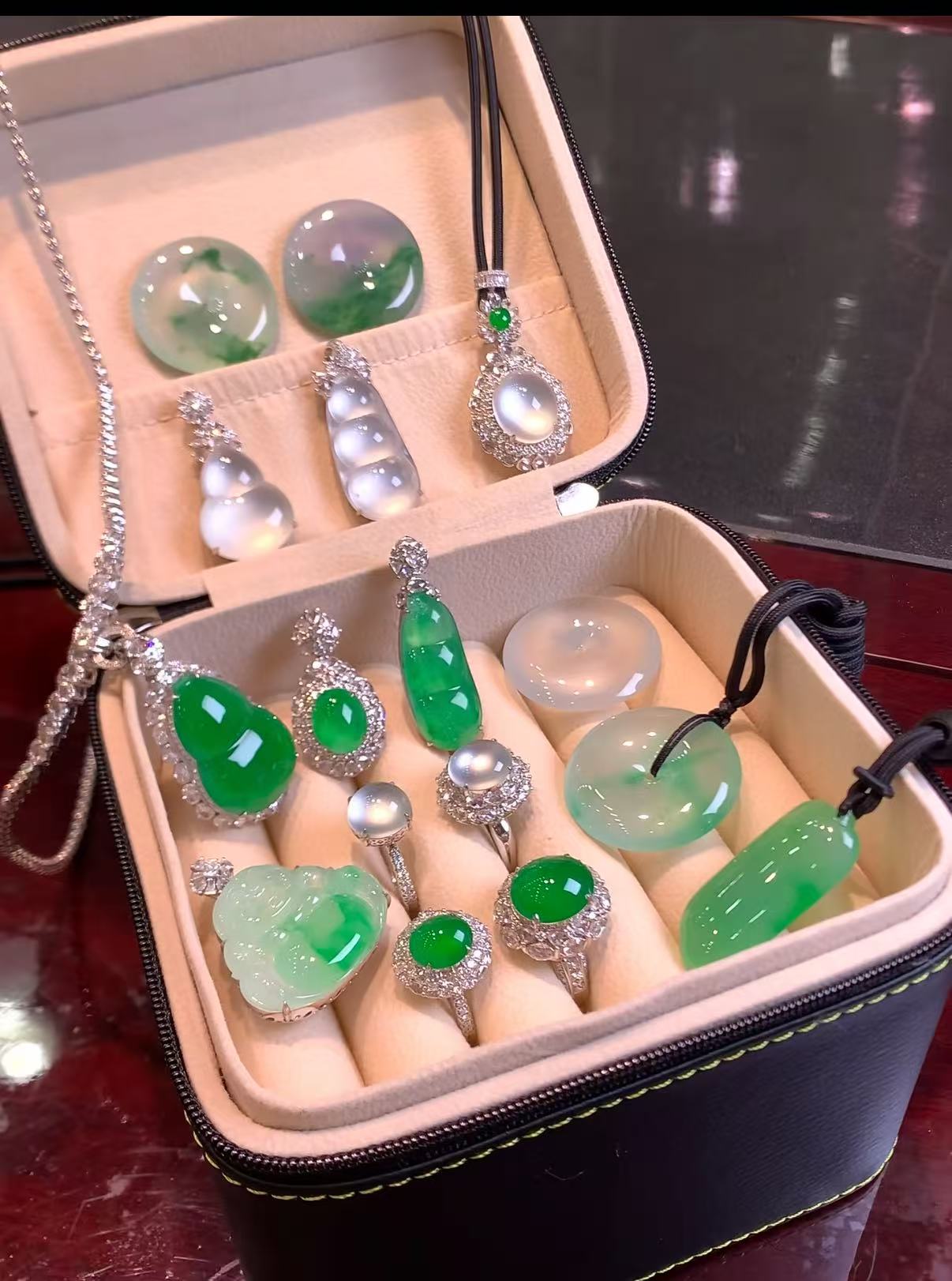 缅甸翡翠 瓜豆平安扣