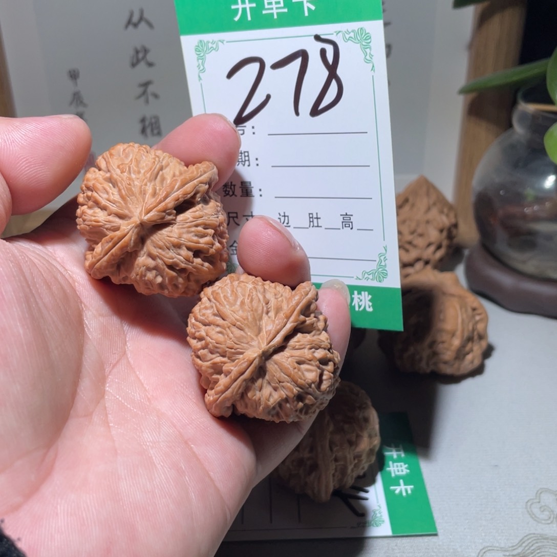 文玩核桃吊坠不***孩白狮子