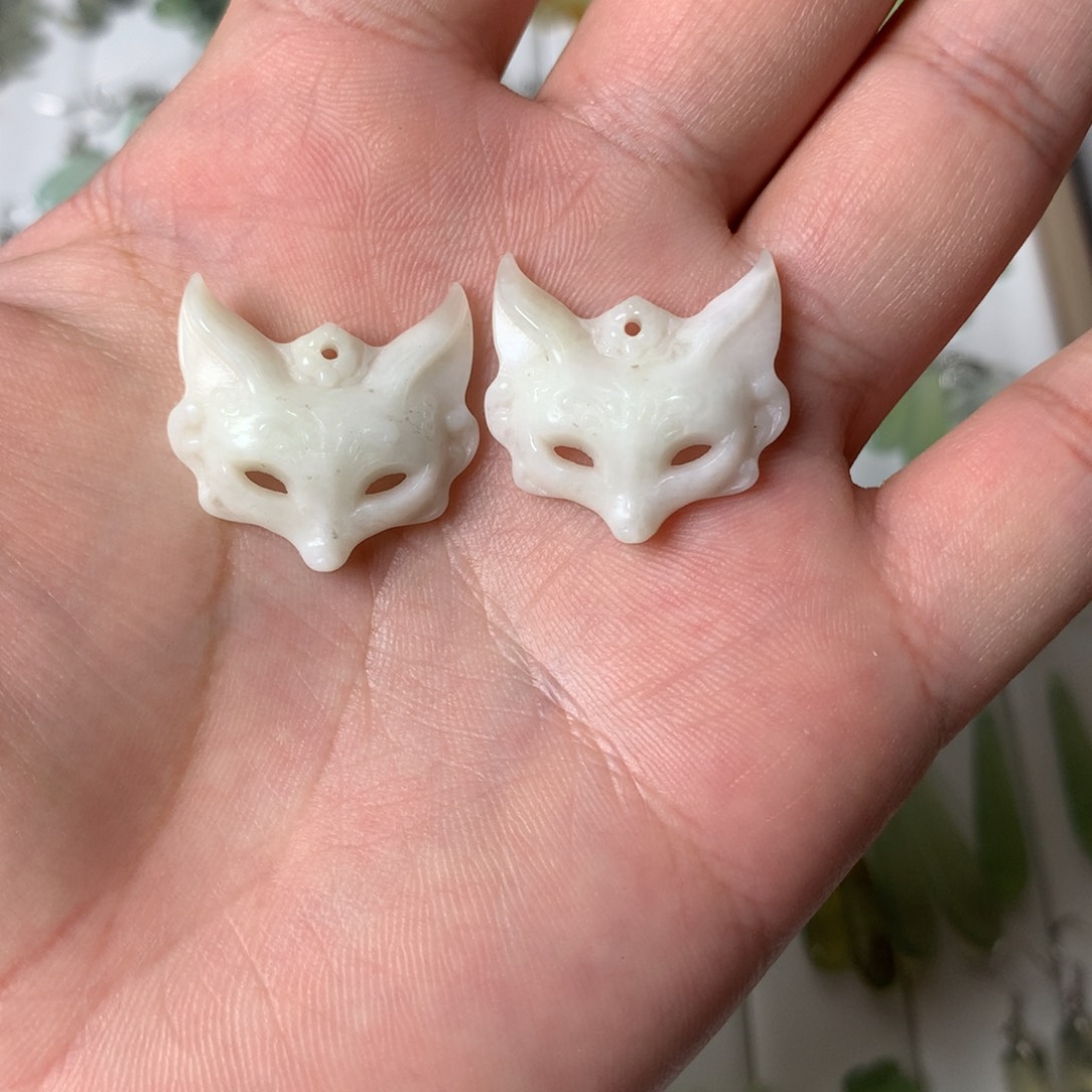 蛇纹石玉耳环未镶嵌