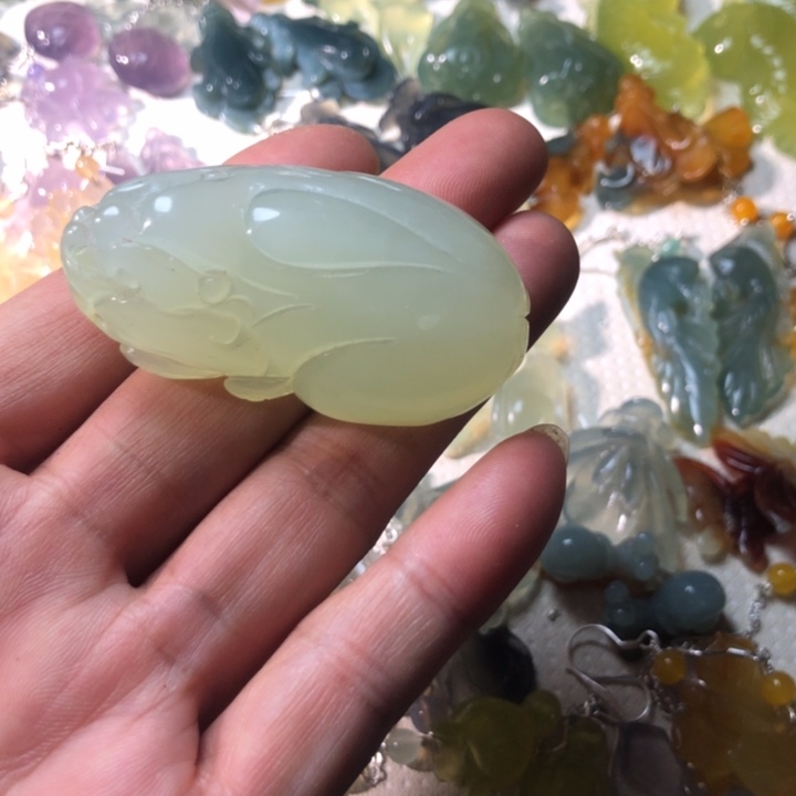 蛇纹石玉未镶嵌耳坠