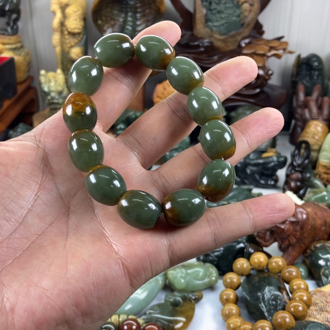 天***悠岫岩河磨玉（透闪石质玉）未镶嵌把件
