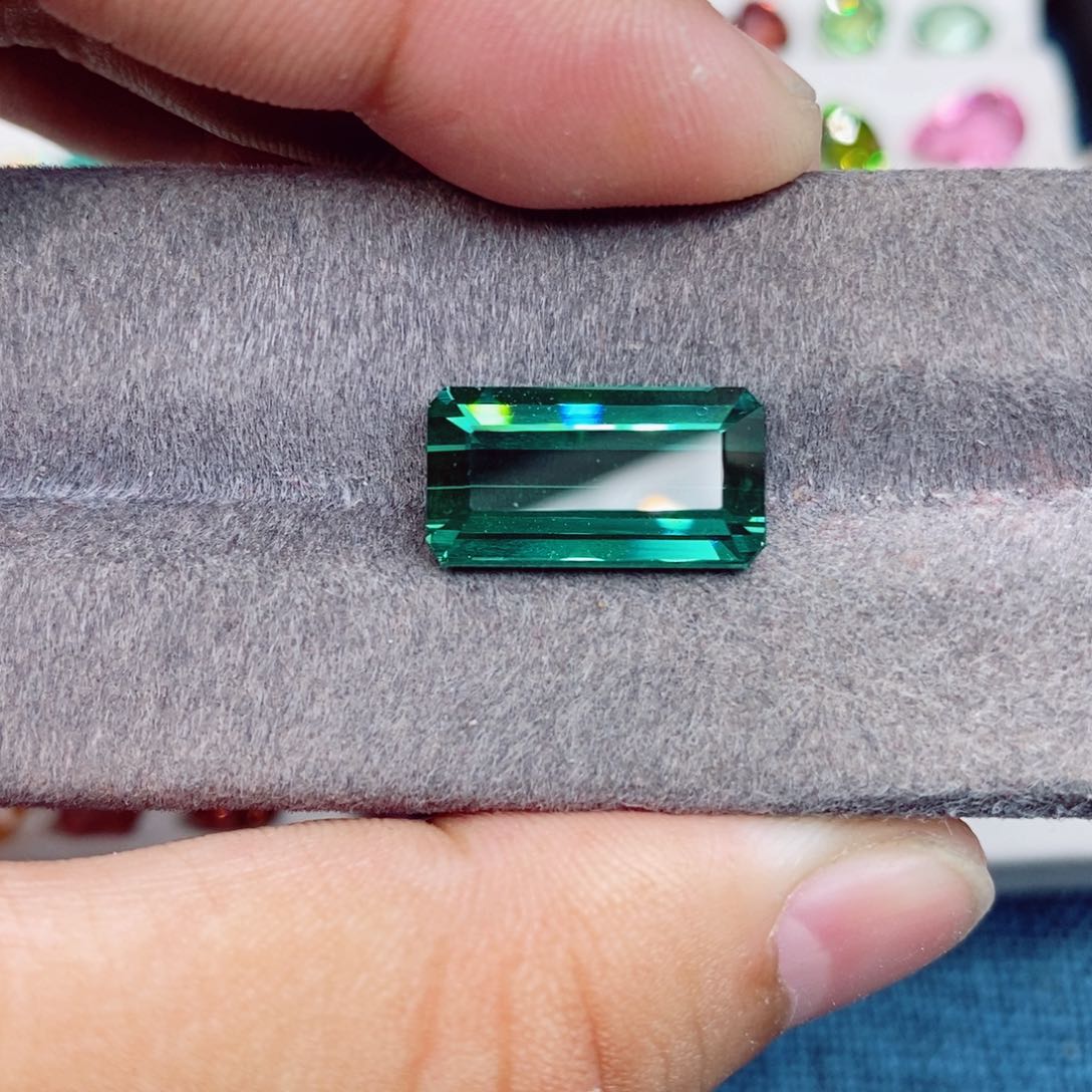 碧玺裸石未镶嵌碧玺8.64克拉9*16.5