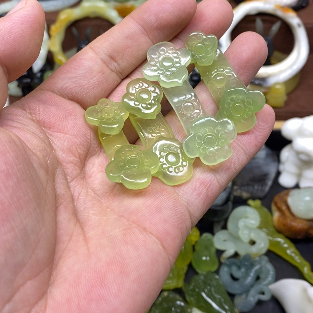 蛇纹石玉吊坠(赠链)未镶嵌