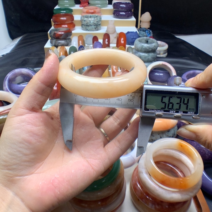 未镶嵌手镯石英质玉