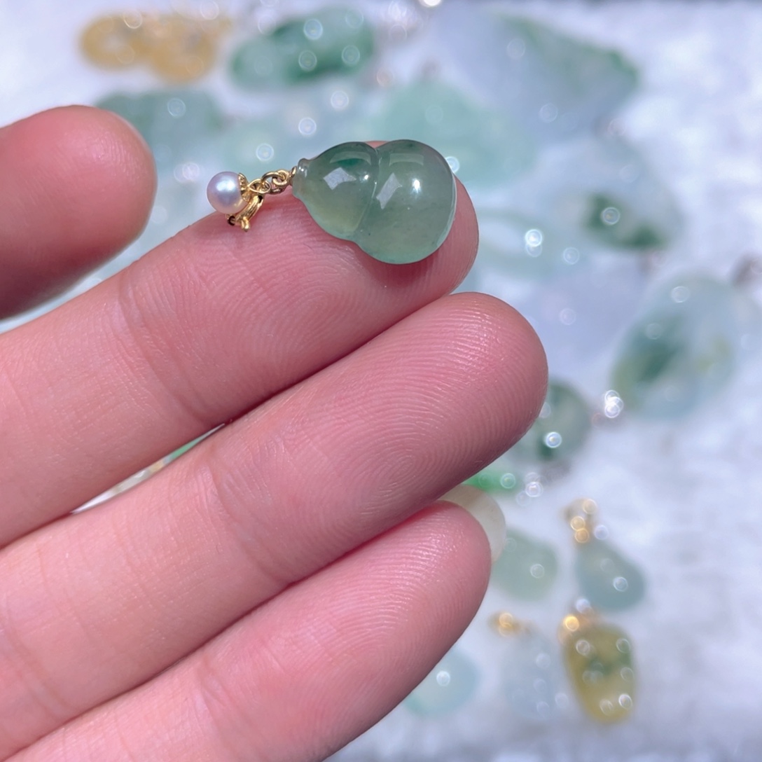 翡翠18K金镶嵌颈饰