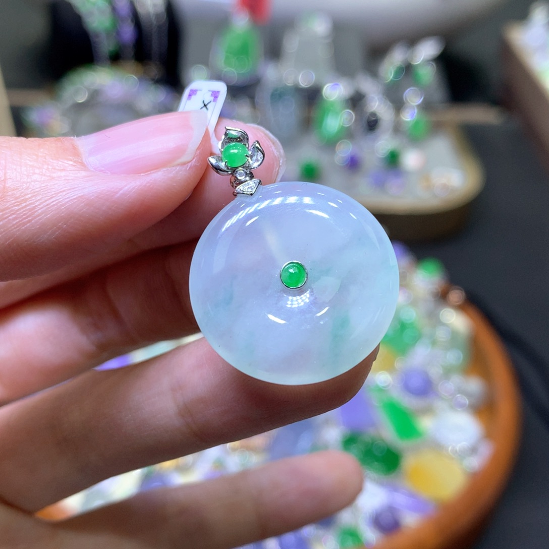 【闪购商品】翡翠颈饰18K金镶嵌翡翠吊坠项链