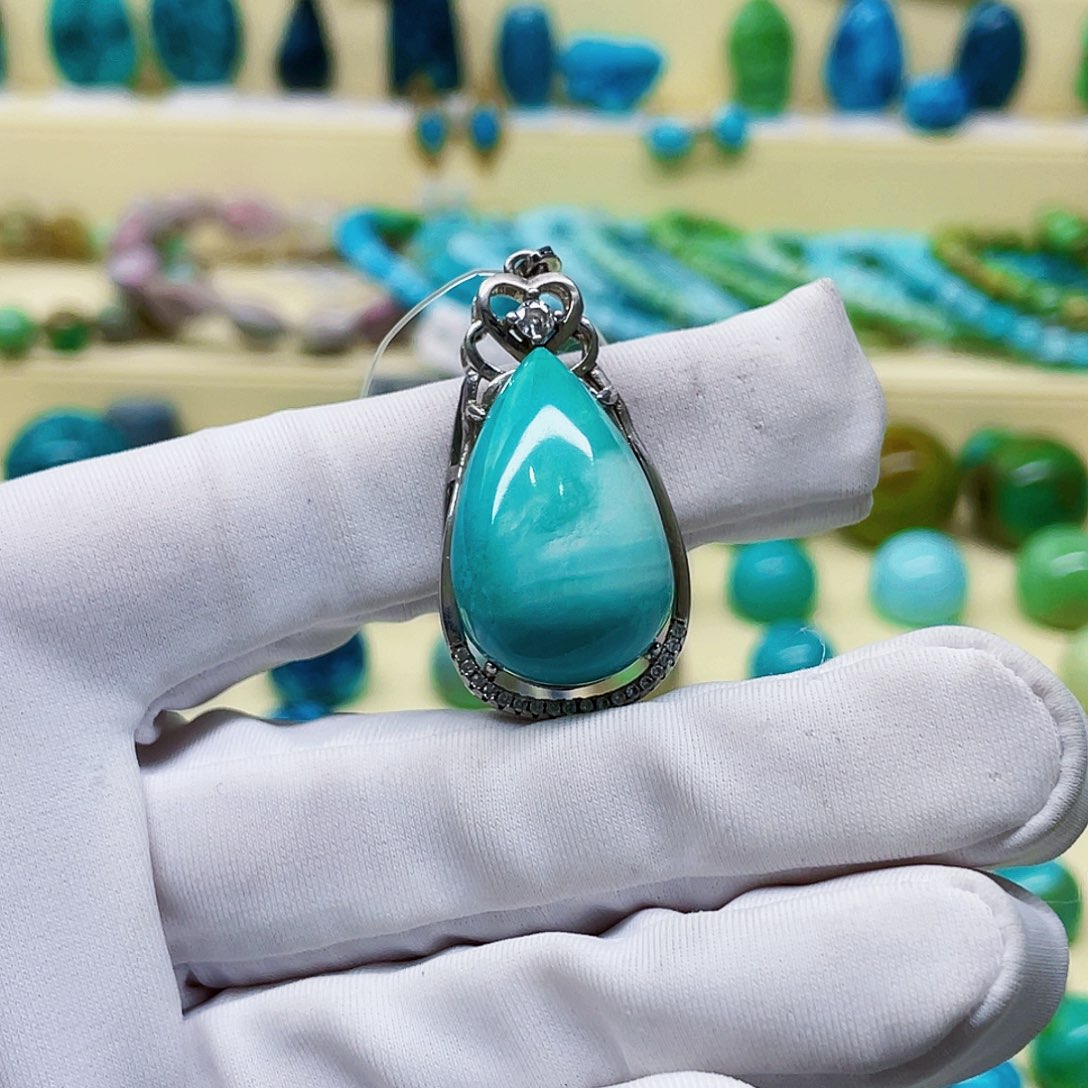 绿松石颈饰未镶嵌