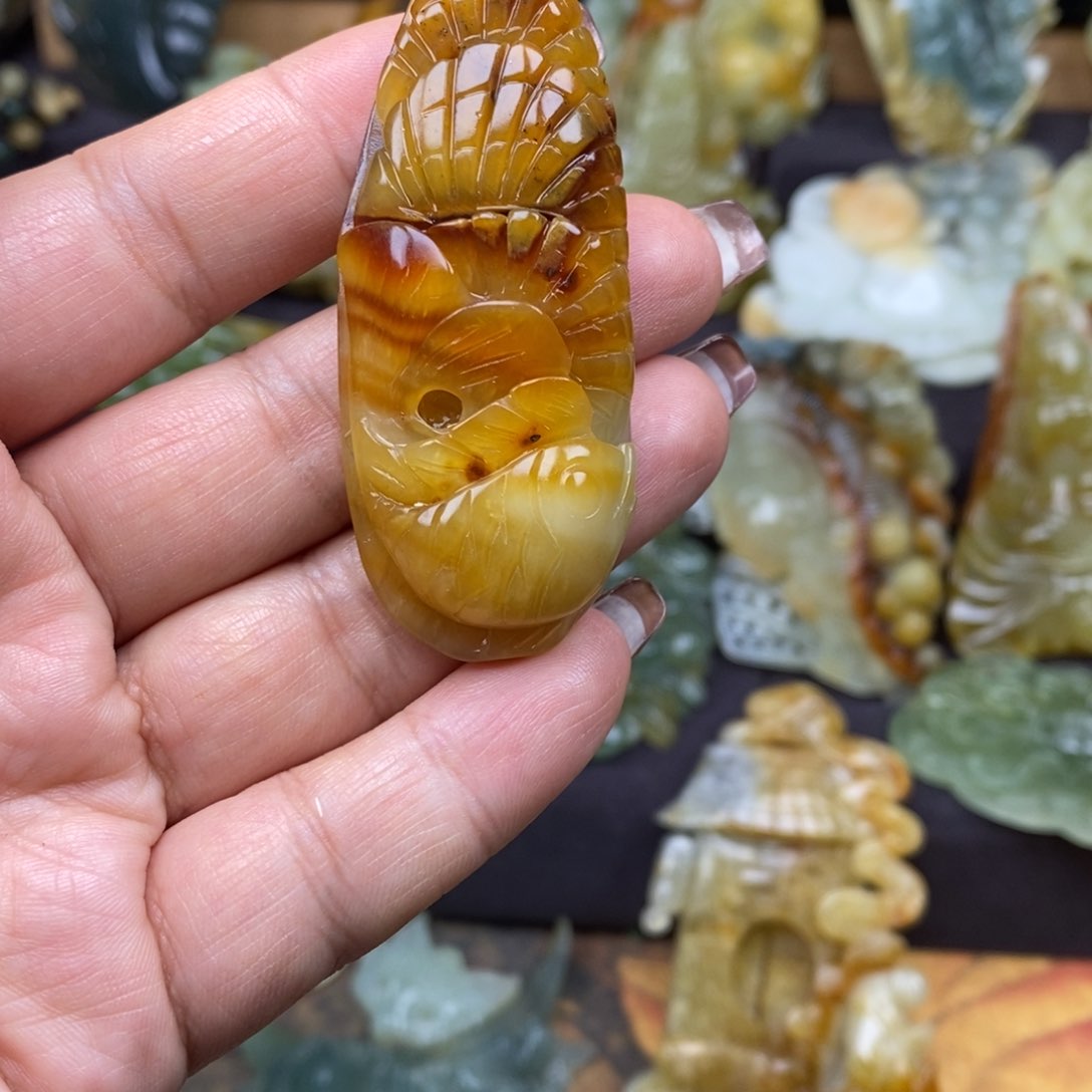 蛇纹石玉颈饰未镶嵌