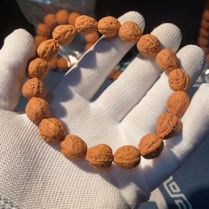 文玩核桃手串……12