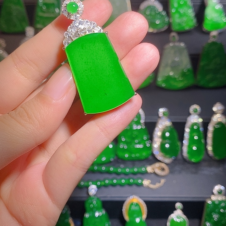 翡翠银S925镶嵌颈饰是