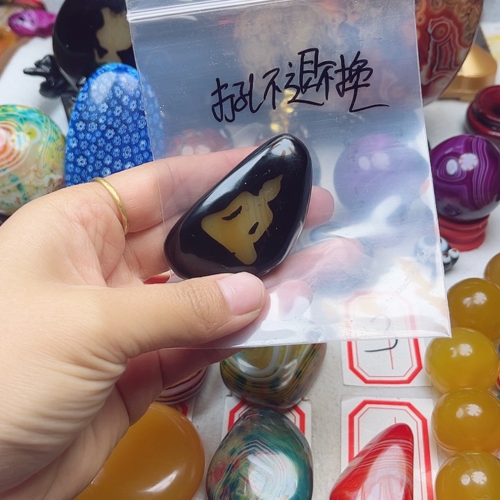 玛瑙/玉髓未镶嵌珠宝奇石