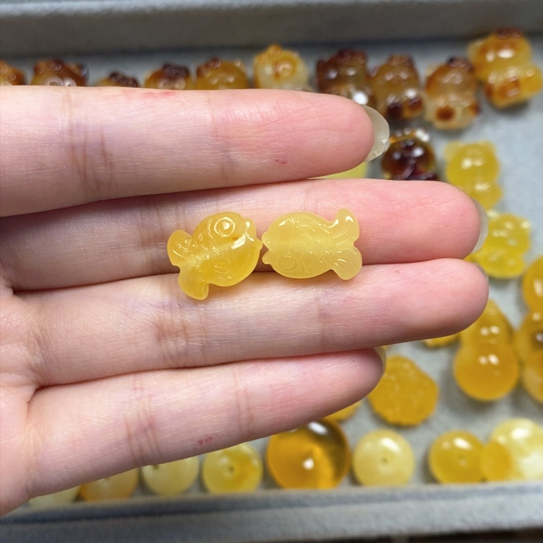 蜜蜡颈饰未镶嵌鱼