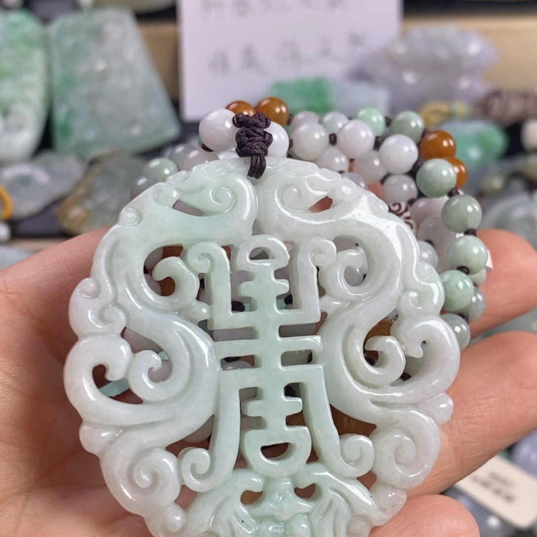 翡翠颈饰未镶嵌仿古牌