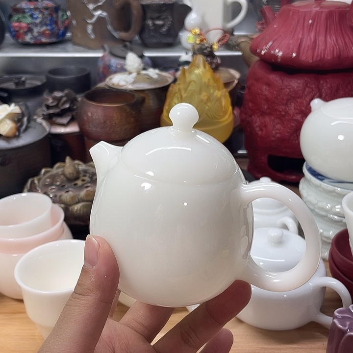 东***陶瓷制品及陶瓷艺术品微瑕璞玉