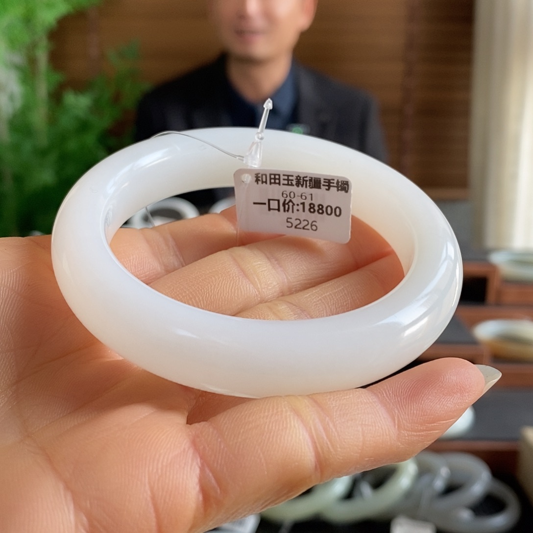 和田玉未镶嵌手镯5226