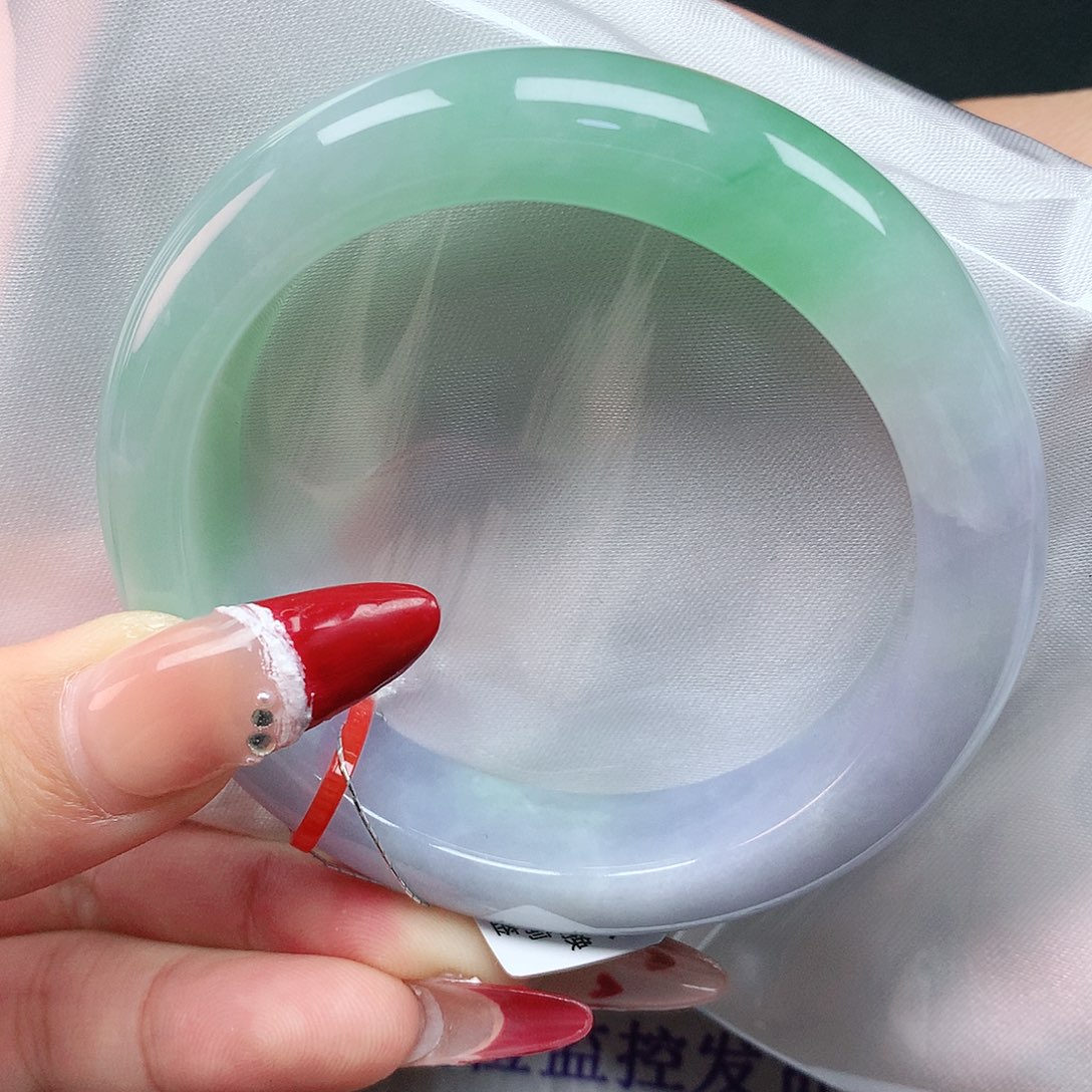 翡翠手镯未镶嵌54圈